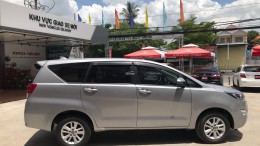 Cần bán xe TOYOTA INNOVA 2.0E số sàn màu bạc 2018 chính hãng Toyota Sure