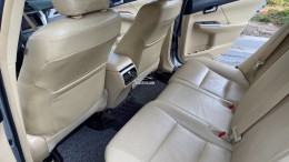 Cần bán xe Toyota Camry 2.0E 2017 màu bạc chính hãng Toyota Sure