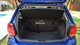 Volkswagen Polo HatchBach màu xanh cực hot