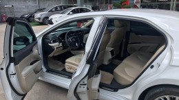 Cần bán xe Toyota Camry 2.5Q 2019 màu trắng chính hãng Toyota Sure  