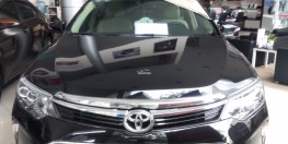 Cần bán xe Toyota Camry 2.0E 2019 màu đen chính hãng Toyota Sure