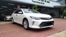 Cần bán xe Toyota Camry 2.0E 2019 màu trắng chính hãng Toyota Sure