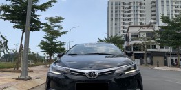 Cần bán xe TOYOTA ALTIS 2.0V Sport 2018 màu đen chính hãng Toyota Sure.