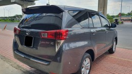 Cần bán xe TOYOTA INNOVA 2.0E 2018 màu xám xe đẹp đi kĩ chính hãng Toyota Sure