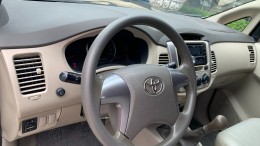Bán xe TOYOTA INNOVA 2.0E 2015 màu bạc xe đẹp đi kĩ chính hãng Toyota Sure