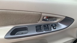 Bán xe TOYOTA INNOVA 2.0E 2015 màu bạc xe đẹp đi kĩ chính hãng Toyota Sure