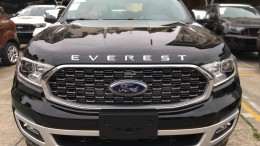 Ford Everest Titanium 4WD đen giao trước Tết