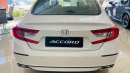 Xe Honda Accord mới tinh 2022 màu trắng tinh khôi