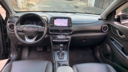 Nhà cần bán xe Huyndai Kona 2018 đăng ký 2019 bản full Turbo 1.6L.