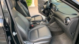 Nhà cần bán xe Huyndai Kona 2018 đăng ký 2019 bản full Turbo 1.6L.