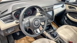 New MG5 sedan hạng C trắng ngọc trai chỉ 399 triệu