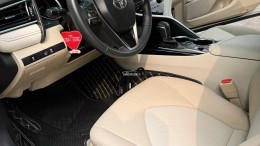 Cần bán xe Toyota Camry 2.0Q 2019, mầu trắng, giá 810tr