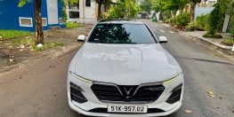 Vinfat Lux A Plus 2.0 Đời 2021 màu trắng 