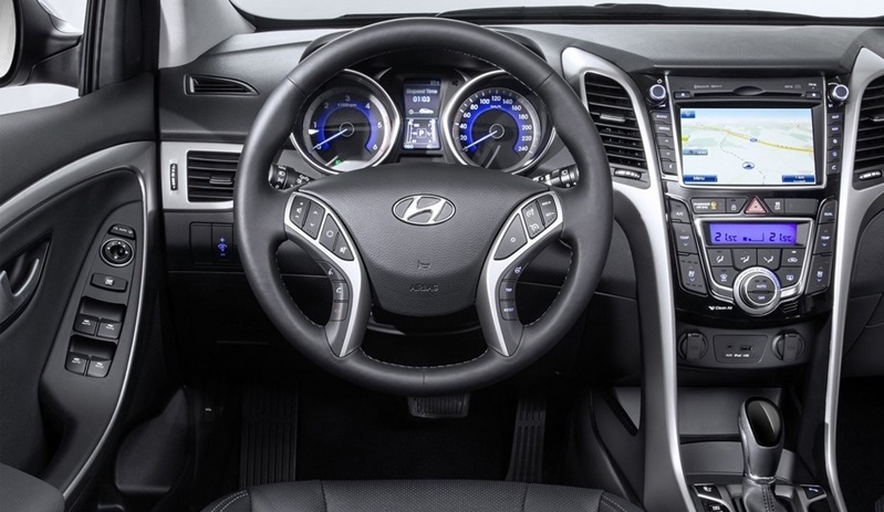 Đánh giá xe ô tô Hyundai i30 2017 3