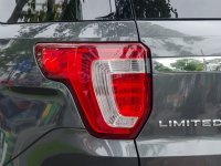 Đánh giá xe Ford Explorer 2017: Cụm đèn hậu dạng LED 1