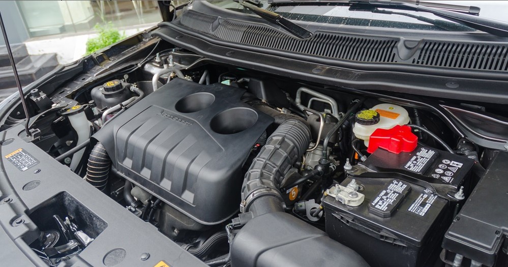 Ford Explorer Limited sử dụng động cơ xăng 2.3L Ecoboost I-4 kết hợp cùng với hộp số tự động 6 cấp 
