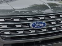 Đánh giá xe Ford Explorer 2017: Mặt ca-lăng dạng tổ ong mạ chrome 1