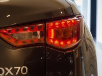 Đánh giá xe Infiniti QX70 2017 về đầu xe 3.1