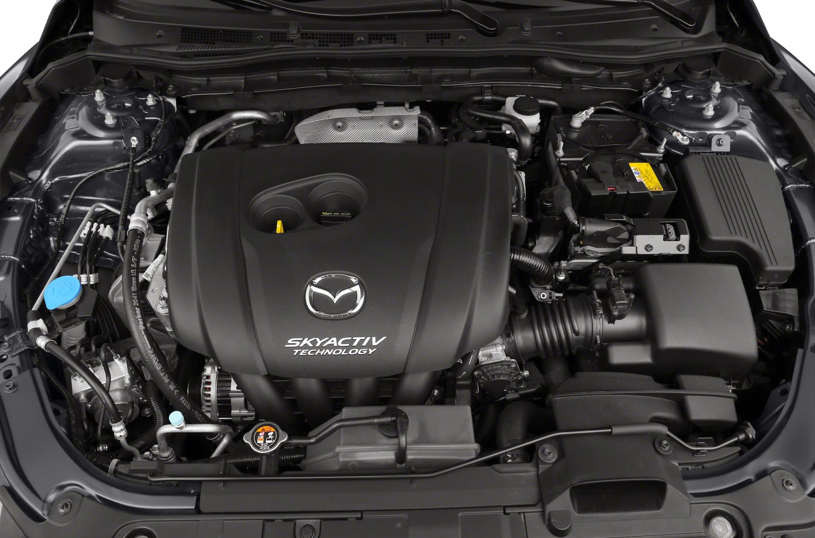 Hyundai Elantra 2016 và Mazda 3 6